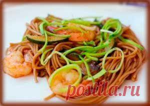 Рецепт приготовления креветок с гречневой лапшой