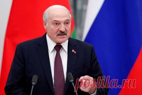 Лукашенко назначил нового министра юстиции. Президент Белоруссии Александр Лукашенко назначил новым министром юстиции замглавы МВД Сергея Хоменко. «Хорошие крепкие юристы в Минюсте есть. Нужен очень сильный организатор, управленец», — заявил Лукашенко. Прежний министр юстиции Олег Слижевский занимал этот пост почти 10 лет.