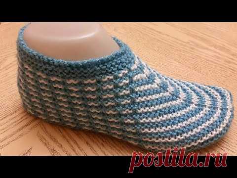 Простые , удобные тапочки следки на двух спицах с подошвой .
