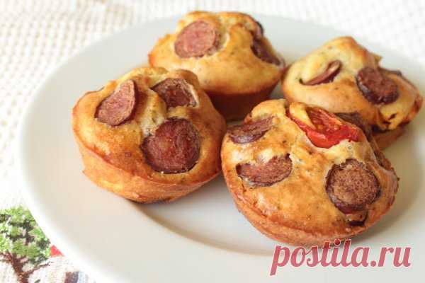 Рецепт для пикника: Маффины с помидорами и сосисками - Рецепты. Кулинарные рецепты блюд с фото - рецепты салатов, первые и вторые блюда, рецепты выпечки, десерты и закуски - IVONA - bigmir)net - IVONA bigmir)net