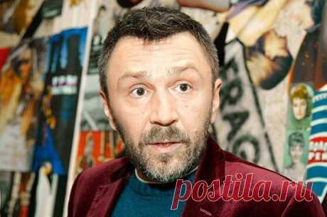 От спорта все болезни. Это жизненная практика показывает. Нет ни одного здорового спортсмена. Всё это чушь. У всех переломы, у всех какая-то херня. А все мои друзья-алкаши живы и прекрасно себя чувствуют.  © Сергей Шнуров