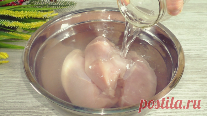 Держу мясо курицы всю ночь в солёной воде, а затем в духовку, готовлю так каждую неделю вместо колбасы | Красилова Наталья / Food | Дзен