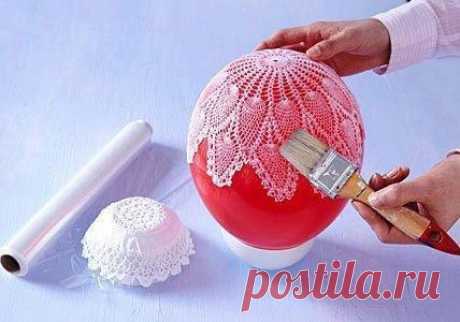 УЧИМСЯ КРАХМАЛИТЬ ВЯЗАНЫЕ САЛФЕТКИ.
Вот несколько способов как правильно накрахмалить салфетки.
Различают три вида крахмаливания : мягкое, средней плотности и жёсткое.
Для первых двух видов крахмал (картофельный или кукурузный или рисовый в смеси ) размешивают в холодной воде, чтобы
получилась кашица, а затем вливают кипяток. Для мягкого крахмаливания на один литр воды берут одну столовую ложку крахмала , для среднего -полторы ложки. К крахмальному раствору добавляют не...