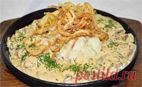 Тушеная куриная печень в сырном соусе