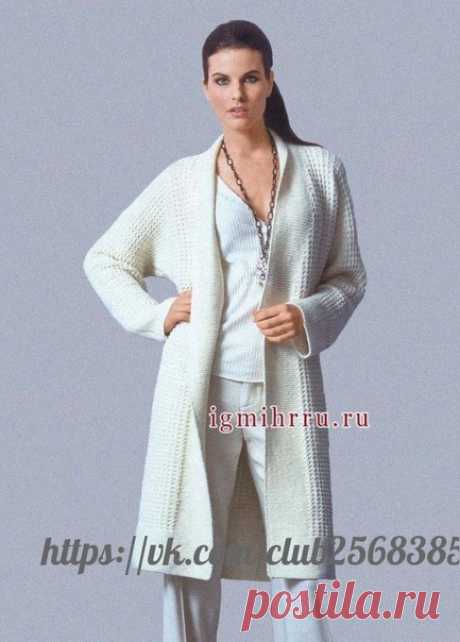 Стильный длинный кардиган спицами
Размеры (европейские): 36-40 (42-46/48-50) 
Размеры (российские): 42-46 (48-52)54-56) 

Вам потребуется: 1100 (1200/1300) г белой пряжи Schachenmayr original SOFT WOOL (100% шерсти, 110 м/50 г); спицы № 4 и № 4,5. 

Техника вязания. 
Платочная вязка: лиц. и изн. р. - лиц. п. 

Основной узор: число петель кратно 3. 
1-й р. (лиц. сторона): лиц. п. 
2-й р.: изн. п. 
3-й р.: кром., * 1 лиц., снять 1 п. как изн., нить за работой, 1 лиц., повтор...