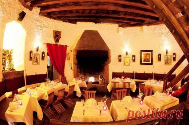 Средневековая башня в центре Франкфурта Прямо в центре немецкого мегаполиса, посреди высотных зданий, находится средневековая башня Eschenheimer Turm, построенная в середине пятнадцатого столетия. В свое время, эта постройка была частью фортификационных сооружений.В начале девятнадцатого столетия, большая часть фортификационных...