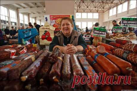 На одесском рынке:
- Скажите, чем вы кормили свою курицу?
- А зачем это вам?
- Я тоже хотела бы так похудеть.