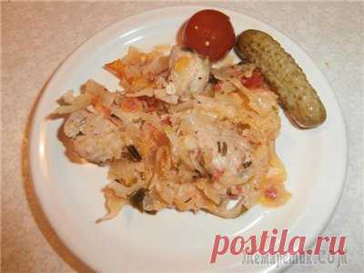Свинина с белыми грибами и овощами тушёная в глиняном горшочке