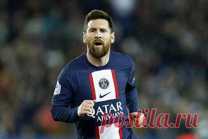 Месси досрочно вернулся к тренировкам с ПСЖ. Нападающий ПСЖ и сборной Аргентины по футболу Лионель Месси досрочно вернулся к тренировкам с французским клубом. ПСЖ опубликовал свежую фотографию футболиста. «Месси снова на тренировке в понедельник утром», — говорится в подписи к фото. 2 мая игрок был отстранен от тренировок и игр ПСЖ на две недели.