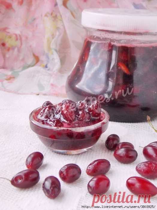 Кизиловое варенье с косточками
