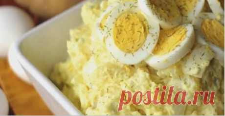 Если с вечера осталась отварная картошка, готовлю вот такой салатик. Из молодой получается еще вкуснее!