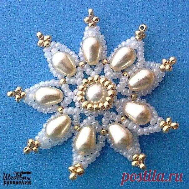 Снежинка из бисера. Нежнейшая, красивейшая...