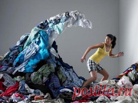 9 вещей, которые нужно срочно выкинуть из дома Энергетика дома напрямую зависит от его наполнения, поэтому жить в плену ненужных вещей опасно. Создать благоприятную атмосферу в своем жилище и прогнать бедность получится, если выбросить все то, что захламляет пространство.