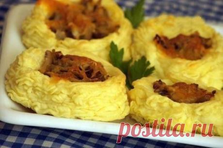 Картофельные гнездышки с грибами и сыр / Свежие рецепты