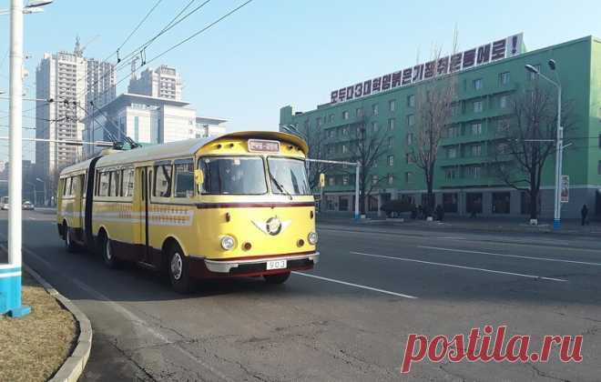 Великое чудо явил великий вождь 
В Пхеньяне показали «восьмое чудо света» — старый троллейбус, который уже 50 лет ездит, не потребляя электричество и не нуждаясь в ремонте после того, как на нем однажды проехал Ким Ир Сен.





 


…