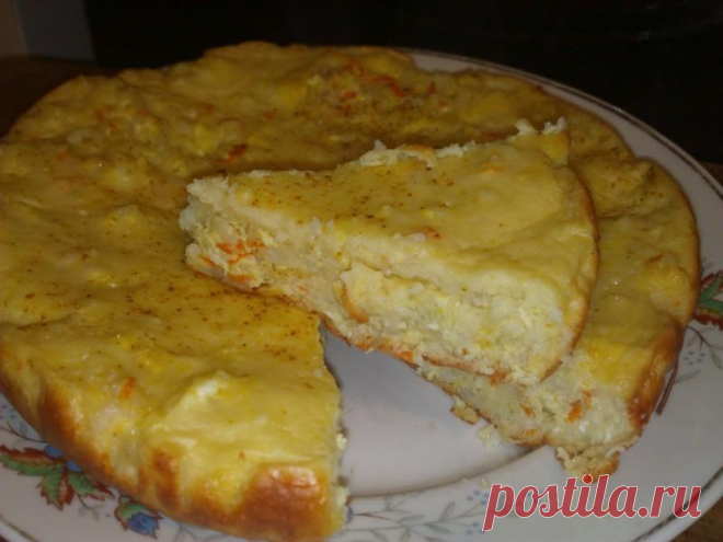 Что приготовить из куриных яиц?  Простое куриное яйцо, точнее яйца, должны быть в каждом холодильнике, без них ничего не приготовишь. Не испечешь, крем не сваришь, оладушки не пожаришь, котлеты не приготовишь, салат не сделаешь, очень мало салатов готовятся без яиц. Разве что в первых блюдах яйца встречаются нечасто. Кроме яичницы и омлетов, пожалуй, и нет ничего чисто из яиц. Или просто сварить яйца и, присолив, съесть как дополнение к завтраку. Хотя есть специальные супы