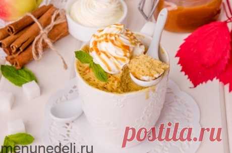 Рецепт кекса в кружке с яблоками и корицей в микроволновке / Меню недели