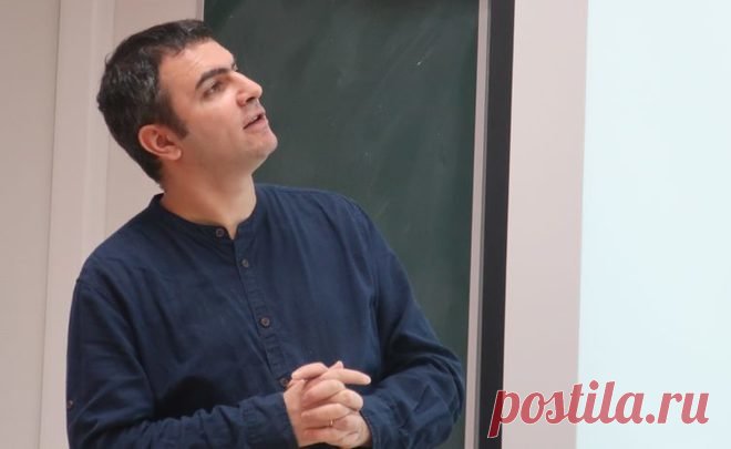 «Девушка, что на завтра задали?» Лингвист Борис Иомдин о том, как мы обращаемся к знакомым и незнакомым и как лингвистика изучает языковые различия