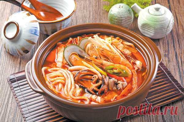 Вкусы Поднебесной: 6 рецептов китайской кухни Великий философ Конфуций сравнивал хорошо приготовленное блюдо с грамотно управляемым государством — тенденция, однако! И все же китайская кухня не терпит обобщений. В стране существует несколько реги…