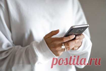 На Украине раскрыли обманывавших чехов телефонных мошенников. В Днепре раскрыли сеть кол-центров мошенников, обманывавших абонентов из Чехии. Об этом сообщили в офисе генерального прокурора Украины. По данным ведомства, жертвами группировки оказались свыше 300 человек, преступникам удалось получить от них 65 миллионов чешских крон (более трех миллионов долларов).