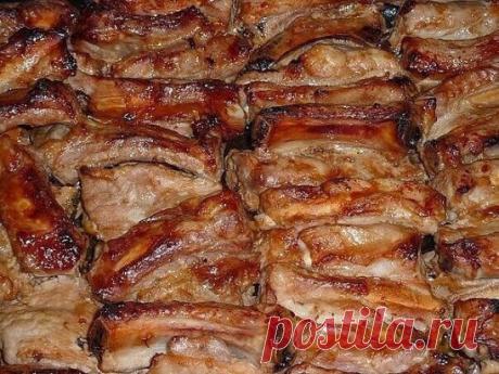 Запеченные свиные ребрышки -вкуснота
Кто откажется от шашлыков, -никто, а кто откажется от таких румяных запеченных ребрышек, тоже никто! Готовим, все очень просто делается! Можно подавать с любым гарниром, а можно уплетать просто так!