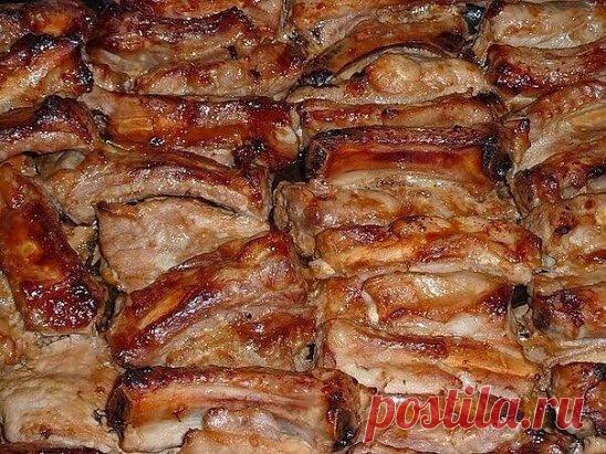 Запеченные свиные ребрышки -вкуснота
Кто откажется от шашлыков, -никто, а кто откажется от таких румяных запеченных ребрышек, тоже никто! Готовим, все очень просто делается! Можно подавать с любым гарниром, а можно уплетать просто так!