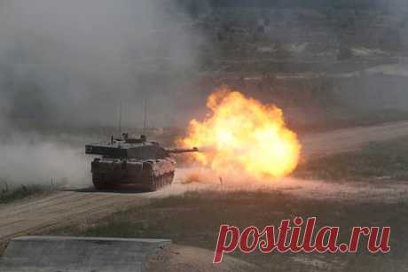 В США предсказали уничтожение танков Challenger 2 на Украине. Российские войска сожгут танки Challenger 2, которые Вооруженным силам Украины (ВСУ) передала Великобритания. Уничтожение техники предсказал офицер разведки морской пехоты США в отставке Скотт Риттер. Он подчеркнул, что российские войска готовы к противостоянию и уничтожат любую технику, которую Запад передал ВСУ.
