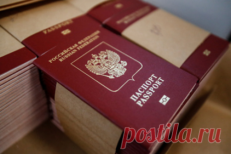 Юристы предупредили о проблемах из-за отмены обязательных штампов в паспорте. Юристы предупредили, что отмена обязательных штампов в российском паспорте о браке и детях может повлечь за собой трудности при сделках с недвижимостью, а также при оформлении наследства. Однако они пришли к выводу, что для большинства юридических операций одного штампа в паспорте недостаточно.