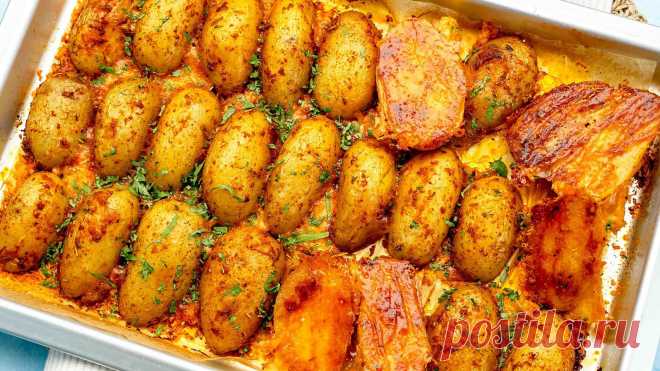 Knusprige Parmesankartoffeln aus dem Ofen  Kennst du schon Parmesankartoffeln aus dem Ofen? Das knusprige Trend-Rezept von TikTok solltest du unbedingt ausprobieren!