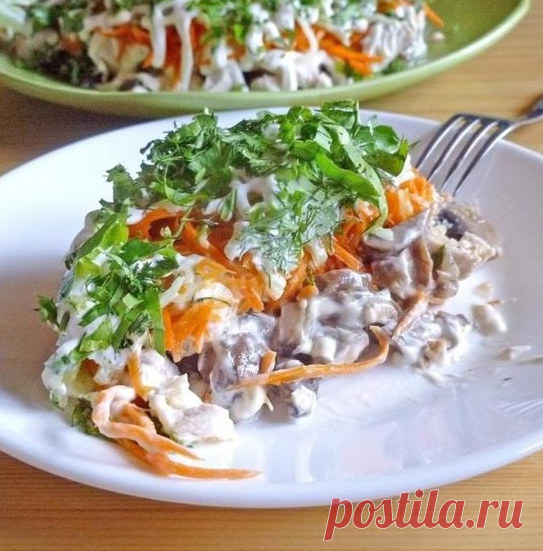 Салат с жареными шампиньонами