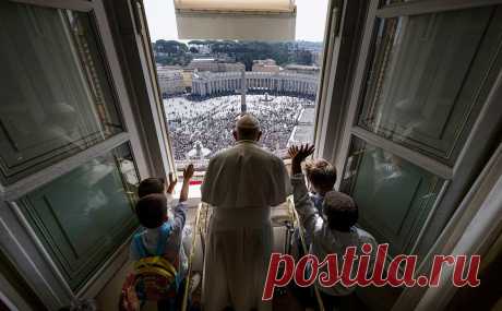 Папа римский призвал Ереван и Баку к диалогу и прочному миру. Понтифик признался, что следит за событиями в Нагорном Карабахе. Он призвал Азербайджан и Армению начать мирный диалог