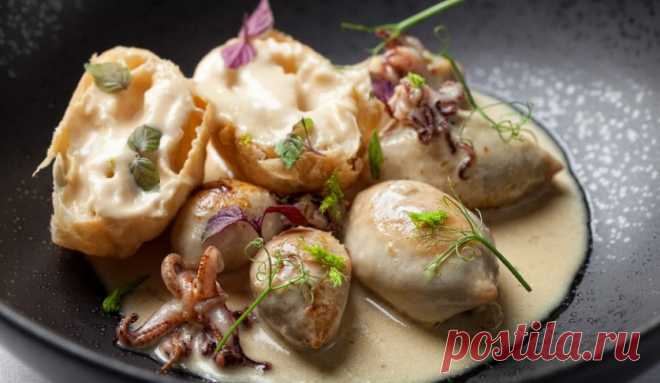 Нежные и сочные жареные кальмары с луковым пирогом — Вкусные рецепты