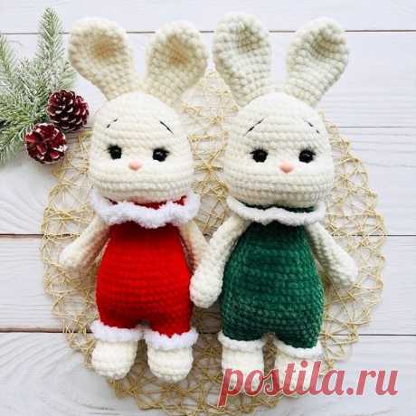 PDF Зайка Мия в новогоднем наряде крючком. FREE crochet pattern; Аmigurumi animal patterns. Амигуруми схемы и описания на русском. Вязаные игрушки и поделки своими руками #amimore - плюшевый заяц к Новому году, зайчик из плюшевой пряжи, кролик, зайчонок, зайка, крольчонок.