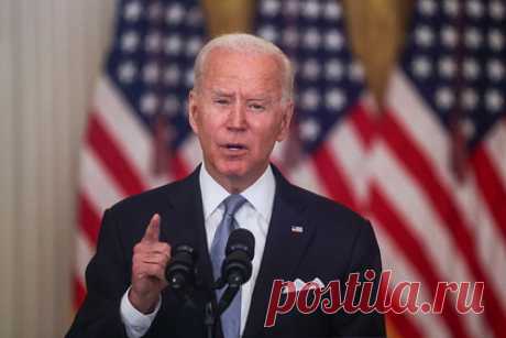 Байдена обвинили в попытке свалить вину за свои ошибки на других. В ходе видеообращения к согражданам относительно ситуации в Афганистане глава США Джо Байден попытался свалить вину за провал миссии международной коалиции в стране на экс-президента Дональда Трампа. Стремительное продвижение «Талибана» застало его врасплох. С таким мнением выступили журналисты газеты The Guardian.