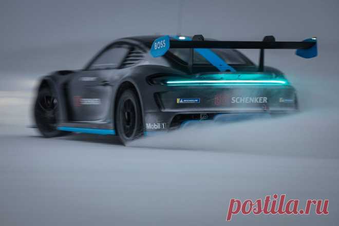 View Photos of the Porsche 718 Cayman GT4 E-Performance