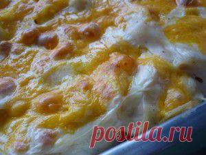 Куриные бедрышки, запеченные с яблоками, под сырной корочкой | Вкусный рецепт