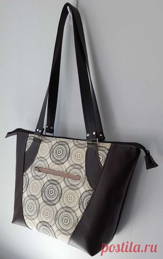 Valley Tote: PDF Sewing Pattern Purchase is for a digital PDF sewing pattern, NOT a finished bag!!! Upon purchase, pattern will be available for download immediately, and can be downloaded unlimited times. ===================  DIFFICULTY: Easy/ Beginner with a couple bag projects under their belt. Valley Tote comes in two sizes and is the PERFECT every day tote bag to sling over your shoulder :) Features include two zippered pockets, a divided slip pocket, and a slick, sty...