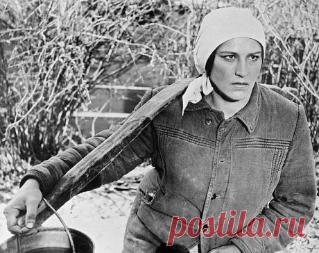 «Как мне надоело слышать, что я сильная. Да мягкая я, как воск, только надежной мужской руки не встретилось».