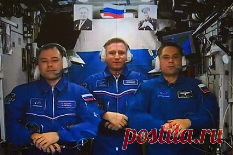 Российские космонавты проверят скафандры перед выходом в космос. Российские космонавты на Международной космической станции (МКС) проверят работу скафандров «Орлан-МКС» в рамках подготовки к внекорабельной деятельности, сообщил специальный корреспондент ТАСС, космонавт «Роскосмоса» Дмитрий Петелин. Выход российских членов экипажа станции запланирован на 12 мая.