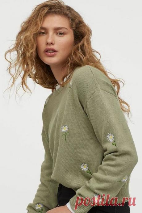 Какой может быть вышивка на вязаном джемпере. Разные техники и неожиданные места для размещения. | Mnemosina вязание | Яндекс Дзен