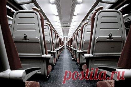 Россиян высадили из самолета на взлетно-посадочной полосе из-за ураганного ветра. Пассажиров российской авиакомпании Nordwind Airlines не смогли подвезти к терминалу аэропорта в Кемерово и высадили их из самолета прямо на взлетно-посадочной полосе (ВПП). Непредвиденная ситуация произошла с воздушным судном, летевшим из Сочи. По данным источника, перед приземлением лайнер сделал пять кругов.