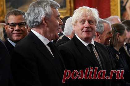 Описаны изменения в политике Джонсона при переизбрании премьером. Больших изменений в политике бывшего премьер-министра Великобритании Бориса Джонсона при переизбрании на пост ожидать не стоит. Однако его действия будут ограничены некоторыми факторами. Такое мнение в разговоре с «Лентой.ру» высказал руководитель исследовательской компании Europe Insight Андрей Куликов.