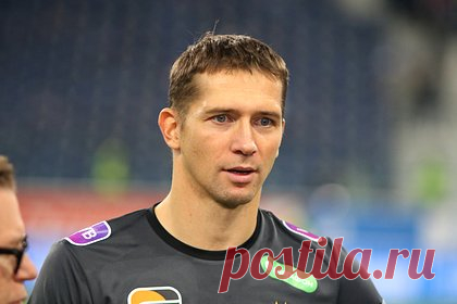 Футболист «Зенита» рассказал о самой дорогой необдуманной покупке. Вратарь петербургского «Зенита» Михаил Кержаков рассказал о самой дорогой необдуманной покупке, которую он совершил. Таким приобретением футболист назвал мотоцикл. «Я на нем вообще не умел ездить», — добавил игрок. Кержаков также отметил, что начал зарабатывать большие деньги в зрелом возрасте.