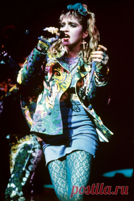 Эволюция стиля Мадонны: как выглядела звезда в разные годы своей карьеры
Королева поп-музыки, Мадонна — бесспорная икона, которая уже более трех десятилетий создает яркие модные образы . От белого кружевного свадебного платья и пояса, который определял …
Читай дальше на сайте. Жми подробнее ➡