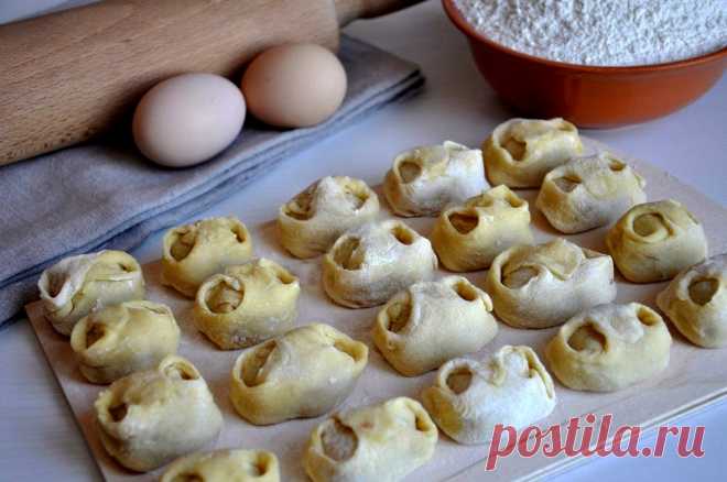 Как приготовить очень вкусные манты и универсальное тесто для вареников и пельменей. Супер рецепт! Чтобы порадовать своих близких, благодаря данному рецепту вы сможете приготовить вкусные манты. Тесто получается очень мягкое, эластичное, но в тоже время не расползается при варке!