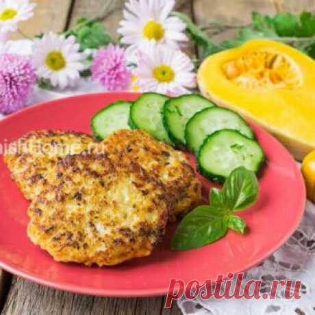 Куриные котлеты с тыквой Котлеты из куриного филе с тыквой получаются очень сочными и вкусными, аппетитного золотистого оттенка. Для диетического или детского меню котлеты можно запечь в духовке или приготовить на пару. Для большего вкуса и аромата используйте любимые специи и свежую зелень.