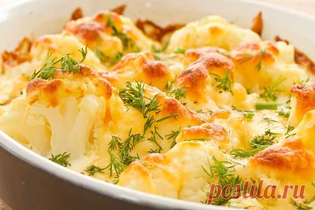 Цветная капуста с сырным соусом 
Продукты в граммах
Капуста цветная	500 
Помидоры	300
Сметана 10,0% жирности	100 
Масло подсолнечное	10
Сыр Голландский	50 
На 100 грамм:	62 Ккал Б-3.1 Ж-3.7 У-3.9