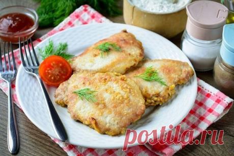 Отбивные по-швейцарскиИнгредиенты: - Свинина (мякоть) – 400 г. - Горчица – 10-15 г. - Коньяк – 30 г. - Мука пшеничная – 150 г. - Растительное масло – 40 г. - Соль, черный перец – по вкусу.Приготовление:1. Свинину промойте и хорошенько просушите на салфетках, затем нарежьте тонкими пластинами. Чтобы получились отбивные толщиной 1,5 см. каждый кусочек тщательно отбейте молоточком – отбивные станут еще более тонкими ...