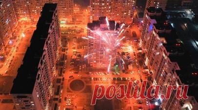 Автоэксперт Попов пояснил, чем фейерверки опасны для машин во дворе. У автомобилистов нет особых способов защитить автомобиль от последствий запуска фейерверков, рассказал в беседе с RT автомобильный эксперт Дмитрий Попов. Читать далее