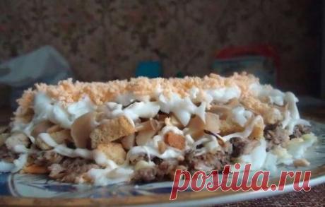 САЛАТ СО ШПРОТАМИ И ГРИБАМИ